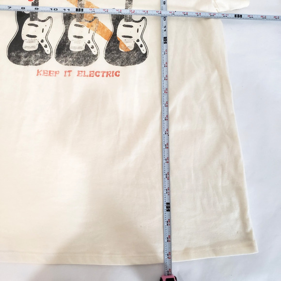 Fender Vinyl Icons Beige Womens SIZE L Graphic Guitar Logo T Shirt Short Sleeve - Picture 9 of 13